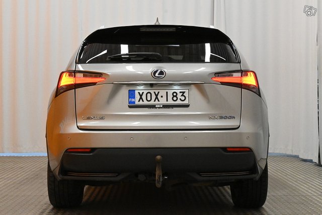 Lexus NX 5
