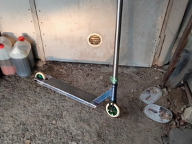 Custom Scootti, Rullaluistelu ja skeittaus, Urheilu ja ulkoilu, Lappeenranta, Tori.fi Custom Scootti, Rullaluistelu ja skeittaus, Urheilu ja ulkoilu, Lappeenranta, Tori.fi