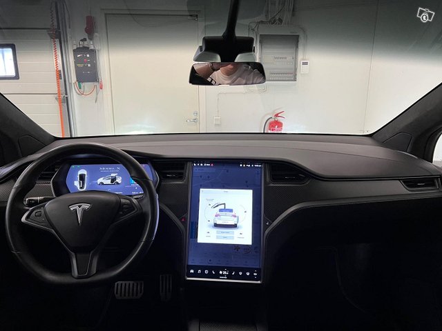 Tesla Model X 15