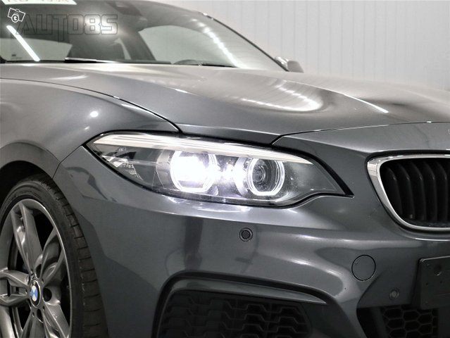 BMW M240i 7