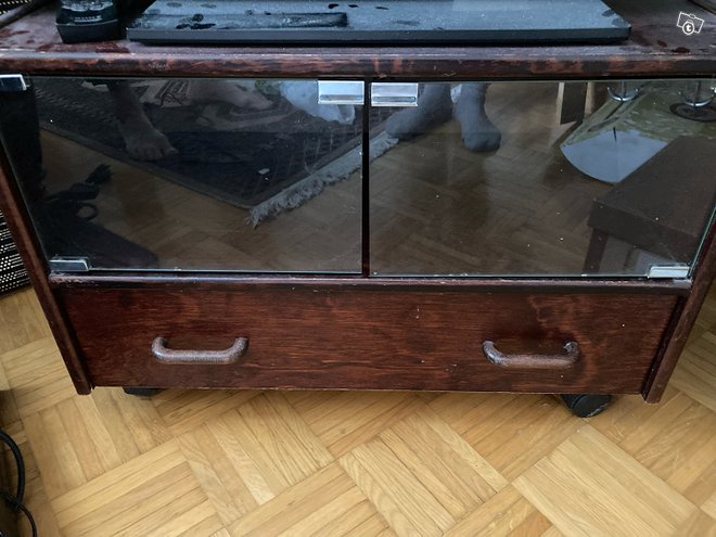 vanha puinen tv taso