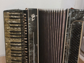 Sibylla Band Harmonikka / Haitari, Pianot, urut ja koskettimet, Musiikki ja soittimet, Kotka, Tori.fi Sibylla Band Harmonikka / Haitari, Pianot, urut ja koskettimet, Musiikki ja soittimet, Kotka, Tori.fi