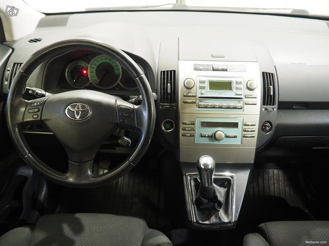 Toyota Corolla Verso 11