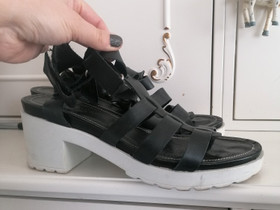 Nahka sandaalit koko 41, Vaatteet ja kengät, Kauhava, Tori.fi Nahka sandaalit koko 41, Vaatteet ja kengät, Kauhava, Tori.fi