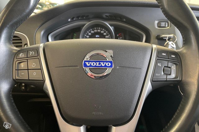 Volvo V40 19