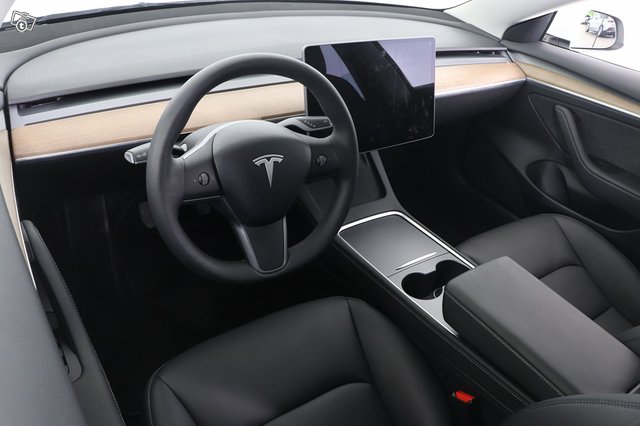 Tesla Model 3 7