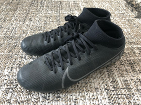 Nike nappikset 39, Jalkapallo, Urheilu ja ulkoilu, Joensuu, Tori.fi Nike nappikset 39, Jalkapallo, Urheilu ja ulkoilu, Joensuu, Tori.fi