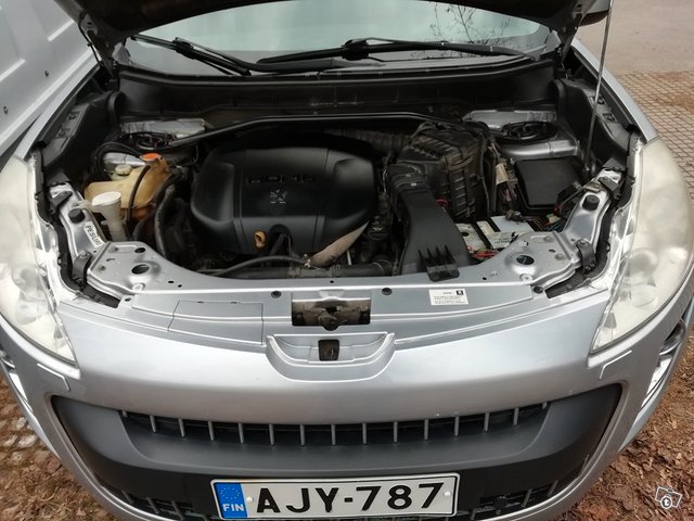 Peugeot 4007 10
