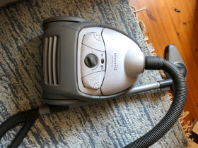 Philips imuri 1800W, Pölynimurit ja siivousvälineet, Kodinkoneet, Laihia, Tori.fi Philips imuri 1800W, Pölynimurit ja siivousvälineet, Kodinkoneet, Laihia, Tori.fi
