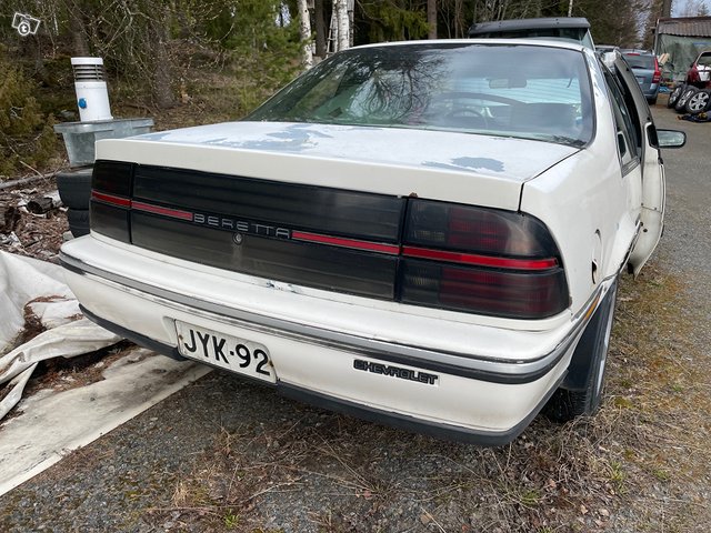 Chevrolet Corsica 2