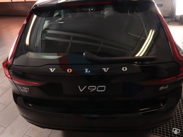 Volvo V90 8