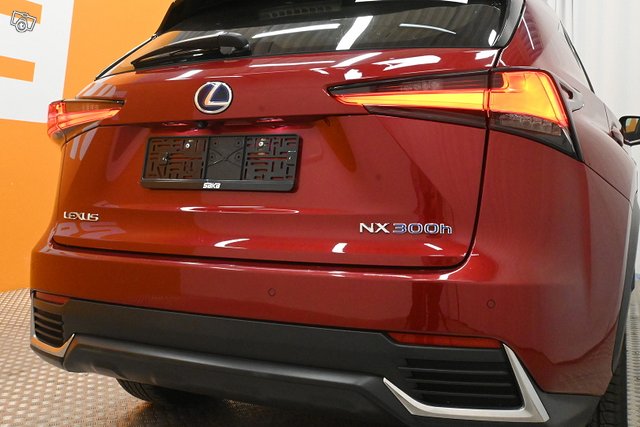 Lexus NX 8