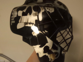 Wall salibandy maalivahdin kypärä pääkallokuviolla, Pallopelit, Urheilu ja ulkoilu, Kuopio, Tori.fi Wall salibandy maalivahdin kypärä pääkallokuviolla, Pallopelit, Urheilu ja ulkoilu, Kuopio, Tori.fi