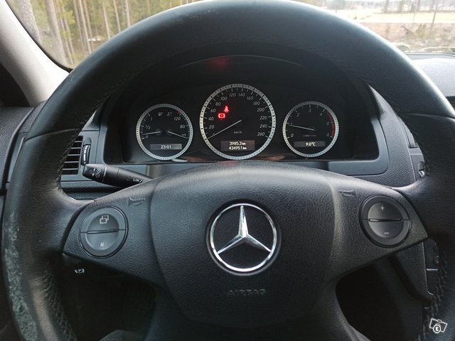 Mercedes-Benz C-sarja 17