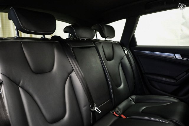 Audi RS4 10
