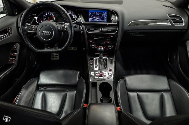 Audi RS4 12