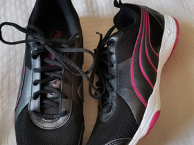 Puma sisäliikuntakengät 38, Kuntoilu ja fitness, Urheilu ja ulkoilu, Puolanka, Tori.fi Puma sisäliikuntakengät 38, Kuntoilu ja fitness, Urheilu ja ulkoilu, Puolanka, Tori.fi