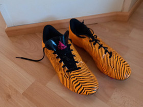 Adidas nappikset, Jalkapallo, Urheilu ja ulkoilu, Seinäjoki, Tori.fi Adidas nappikset, Jalkapallo, Urheilu ja ulkoilu, Seinäjoki, Tori.fi