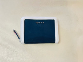 Uusi Tommy Hilfiger lompakko, Muut asusteet, Asusteet ja kellot, Tampere, Tori.fi Uusi Tommy Hilfiger lompakko, Muut asusteet, Asusteet ja kellot, Tampere, Tori.fi
