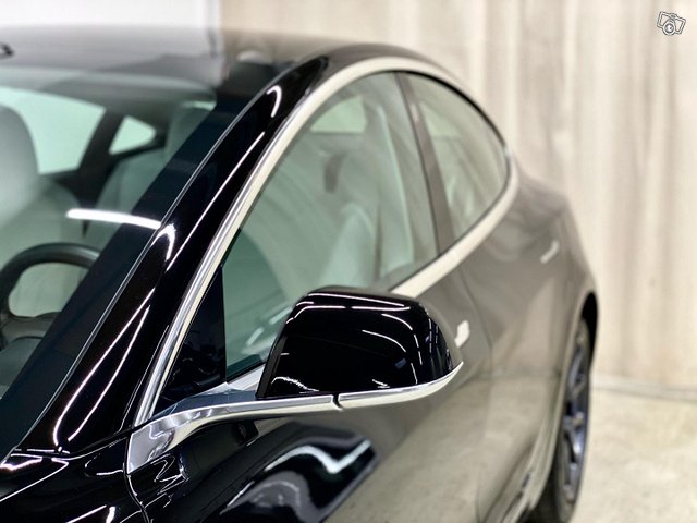 Tesla Model 3 6