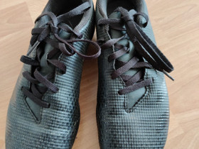 Adidas nappikset 39 1/3, Jalkapallo, Urheilu ja ulkoilu, Tammela, Tori.fi Adidas nappikset 39 1/3, Jalkapallo, Urheilu ja ulkoilu, Tammela, Tori.fi