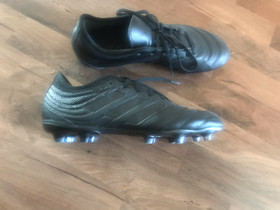 Adidas nappikset, Jalkapallo, Urheilu ja ulkoilu, Riihimäki, Tori.fi Adidas nappikset, Jalkapallo, Urheilu ja ulkoilu, Riihimäki, Tori.fi