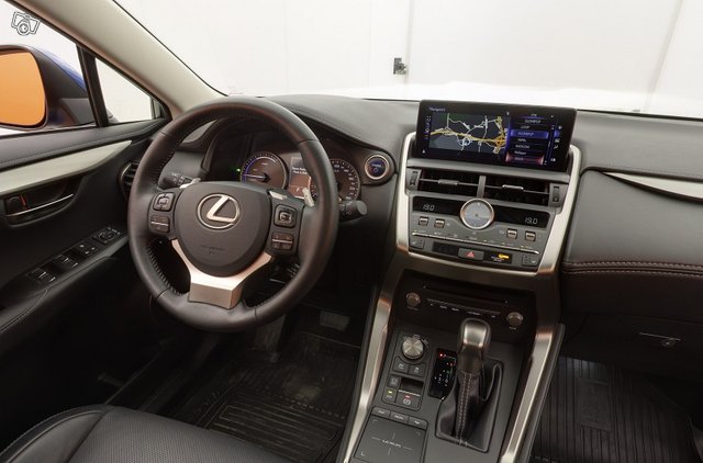 Lexus NX 17