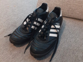 Adidas koko 46-48 musta valkoinen, Jalkapallo, Urheilu ja ulkoilu, Joensuu, Tori.fi Adidas koko 46-48 musta valkoinen, Jalkapallo, Urheilu ja ulkoilu, Joensuu, Tori.fi