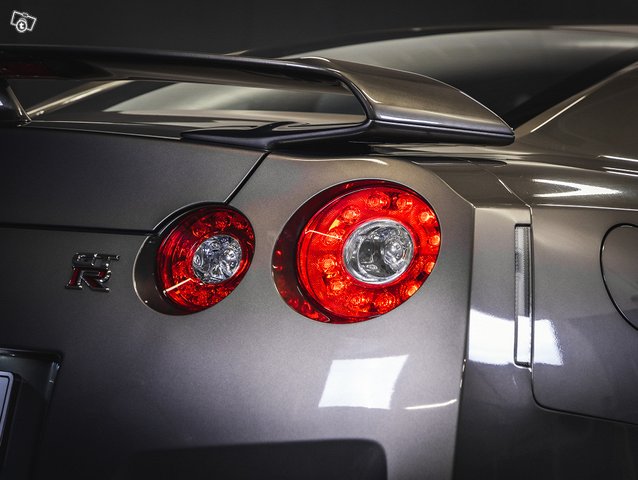 Nissan GT-R 11
