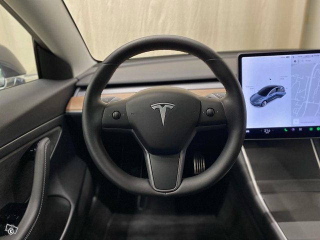 Tesla Model 3 22