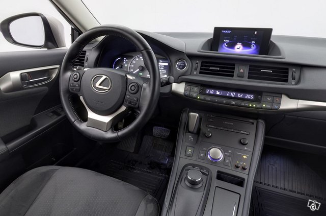 Lexus CT 12