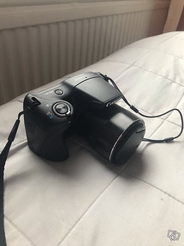 Canonin pieni kamera
