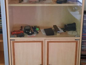 Vitriini kaapistolla, Hyllyt ja säilytys, Sisustus ja huonekalut, Kerava, Tori.fi Vitriini kaapistolla, Hyllyt ja säilytys, Sisustus ja huonekalut, Kerava, Tori.fi
