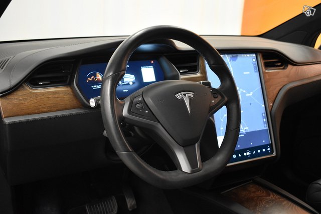 Tesla Model X 17
