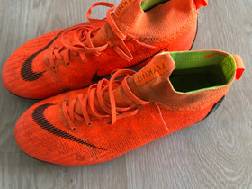 Nike nappikset, Jalkapallo, Urheilu ja ulkoilu, Vaasa, Tori.fi Nike nappikset, Jalkapallo, Urheilu ja ulkoilu, Vaasa, Tori.fi