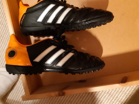 Adidas nappikset, Jalkapallo, Urheilu ja ulkoilu, Joensuu, Tori.fi Adidas nappikset, Jalkapallo, Urheilu ja ulkoilu, Joensuu, Tori.fi