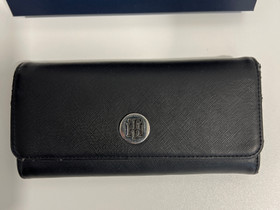 Tommy Hilfiger lompakko sis.postit, Muut asusteet, Asusteet ja kellot, Parkano, Tori.fi Tommy Hilfiger lompakko sis.postit, Muut asusteet, Asusteet ja kellot, Parkano, Tori.fi