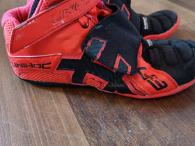Unihoc maalivahdinkengät, Pallopelit, Urheilu ja ulkoilu, Oulu, Tori.fi Unihoc maalivahdinkengät, Pallopelit, Urheilu ja ulkoilu, Oulu, Tori.fi