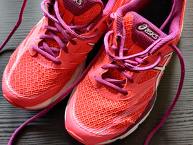 Asicsen lenkkarit koko 37, Juoksu ja lenkkeily, Urheilu ja ulkoilu, Tampere, Tori.fi Asicsen lenkkarit koko 37, Juoksu ja lenkkeily, Urheilu ja ulkoilu, Tampere, Tori.fi