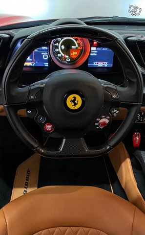 Ferrari 488 8