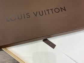 Louis Vuitton Lahjalaatikko, Muut asusteet, Asusteet ja kellot, Pori, Tori.fi Louis Vuitton Lahjalaatikko, Muut asusteet, Asusteet ja kellot, Pori, Tori.fi