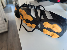 Adidas nappikset. Koko 34, Jalkapallo, Urheilu ja ulkoilu, Rovaniemi, Tori.fi Adidas nappikset. Koko 34, Jalkapallo, Urheilu ja ulkoilu, Rovaniemi, Tori.fi