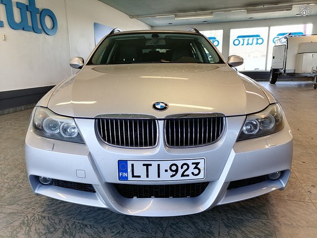 BMW 325 6