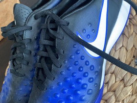 Nike sisäpelikengät, Jalkapallo, Urheilu ja ulkoilu, Keminmaa, Tori.fi Nike sisäpelikengät, Jalkapallo, Urheilu ja ulkoilu, Keminmaa, Tori.fi