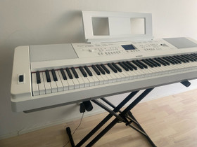 Kosketinsoitin, Pianot, urut ja koskettimet, Musiikki ja soittimet, Ylitornio, Tori.fi Kosketinsoitin, Pianot, urut ja koskettimet, Musiikki ja soittimet, Ylitornio, Tori.fi