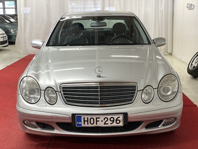 Mercedes-Benz E 8