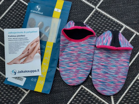 Tossut vaikka uimahalliin pienelle, Uinti ja sukellus, Urheilu ja ulkoilu, Ulvila, Tori.fi Tossut vaikka uimahalliin pienelle, Uinti ja sukellus, Urheilu ja ulkoilu, Ulvila, Tori.fi