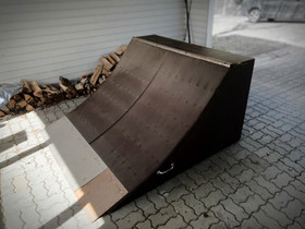 Skeittiramppi k = 95 cm l = 164 cm, Rullaluistelu ja skeittaus, Urheilu ja ulkoilu, Muurame, Tori.fi Skeittiramppi k = 95 cm l = 164 cm, Rullaluistelu ja skeittaus, Urheilu ja ulkoilu, Muurame, Tori.fi