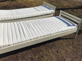 Puiset sängyt 2kpl, Sängyt ja makuuhuone, Sisustus ja huonekalut, Lappeenranta, Tori.fi Puiset sängyt 2kpl, Sängyt ja makuuhuone, Sisustus ja huonekalut, Lappeenranta, Tori.fi