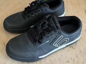 Adidas five ten -flättikengät, Pyörätarvikkeet ja kypärät, Polkupyörät ja pyöräily, Kuopio, Tori.fi Adidas five ten -flättikengät, Pyörätarvikkeet ja kypärät, Polkupyörät ja pyöräily, Kuopio, Tori.fi